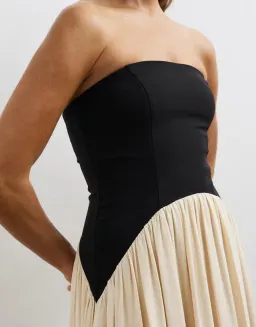 Minima Esenciales Karis Drop Waist Maxi Dress in Black/Cream Size AU 12 for rent on The Volte - image 2