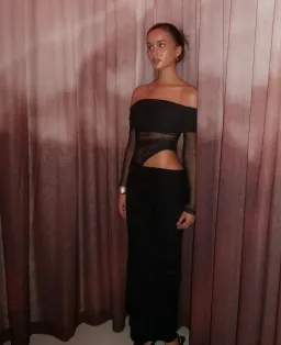Benni Yasmine Off Shoulder Maxi Dress Black  Size 8 for rent on The Volte - image 3