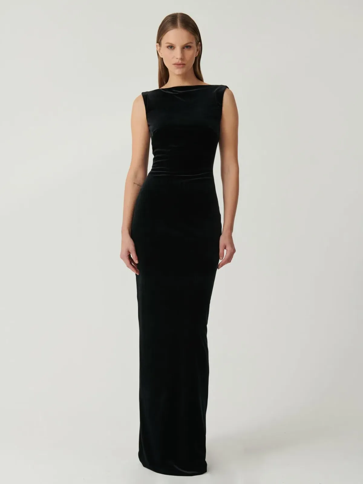 Effie Kats Verona Gown in Black Velvet Size L / AU 12 for rent on The Volte - main image