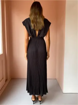 L'Idee Gala Gown in Noir Size 8  for rent on The Volte - image 4