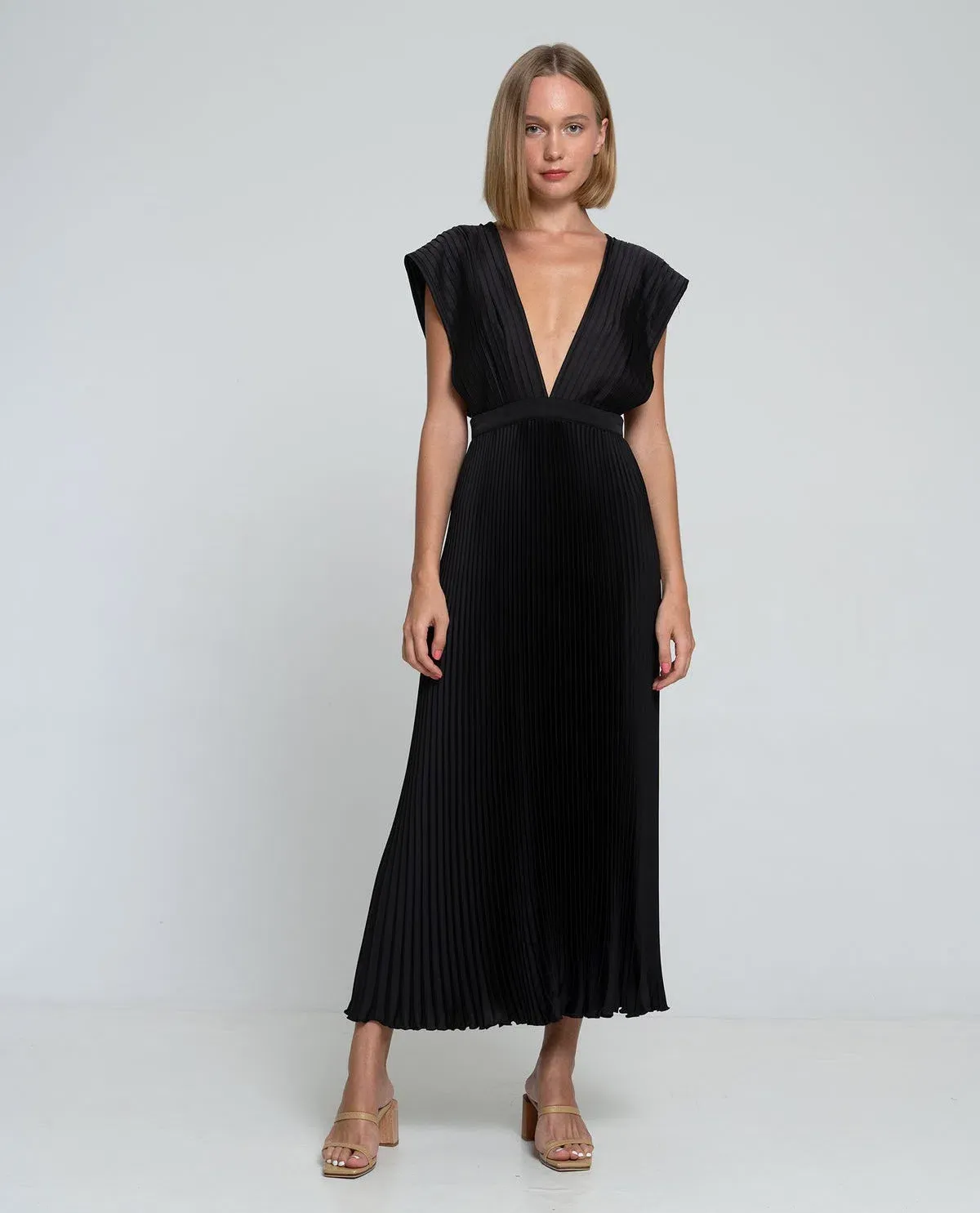 L'Idee Gala Gown in Noir Size 8  for rent on The Volte - main image