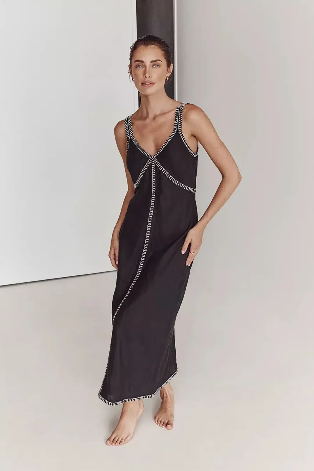 Dissh Bella Midi Dress Black Size 16 for rent on The Volte - main image