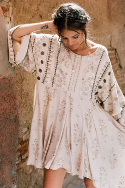 Spell Arabian Jewel Dress Cream Size 8 for rent on The Volte - image 4