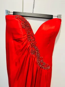 Tarvydas Platinum Jewel Encrusted Flowing Formal Dress Red Size 12 for rent on The Volte - image 2