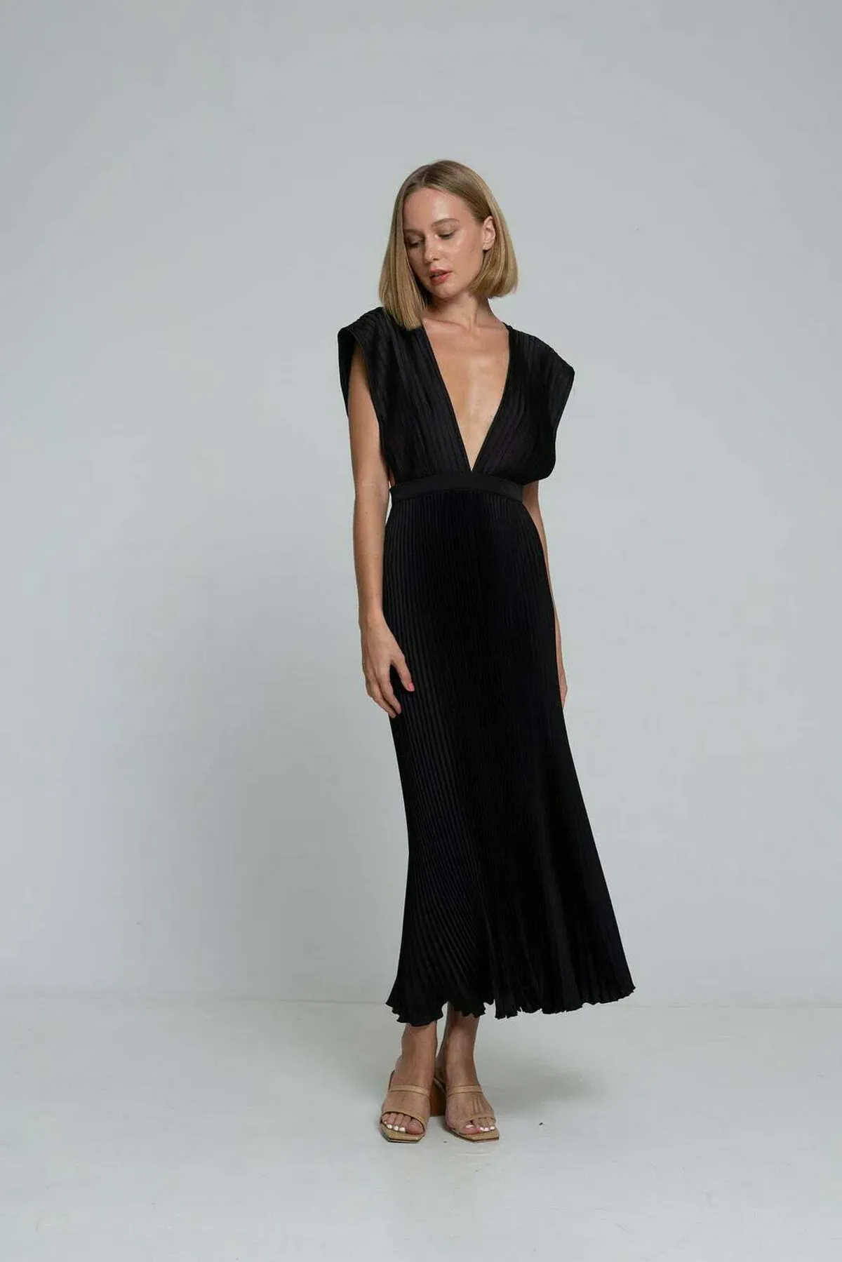 L'idee Gala Gown Black Size 8 for rent on The Volte - main image