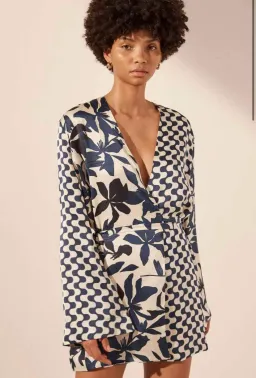 Shona Joy Magnolia Silk Contrast Wrap Mini Dress Print Size 8 for rent on The Volte - image 2