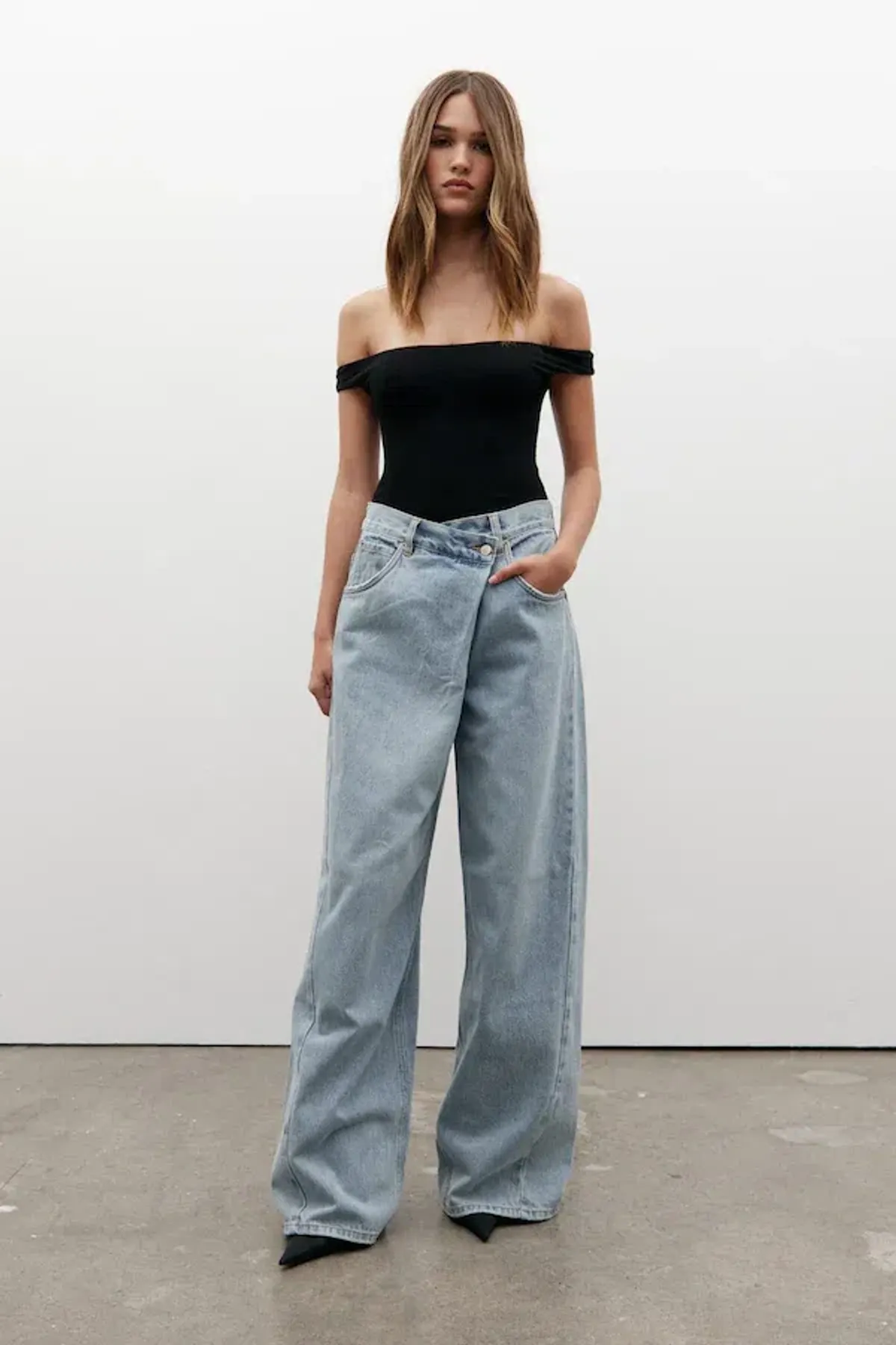  Bayse  Palace Fold Waist Jean Oakland Blue Size 8 for rent on The Volte - main image