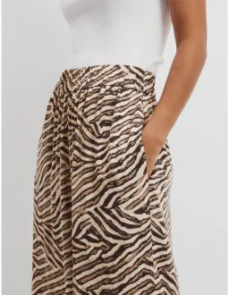 Country Road Print Cupro Pull-on Pant Print Size 6 for rent on The Volte - image 2