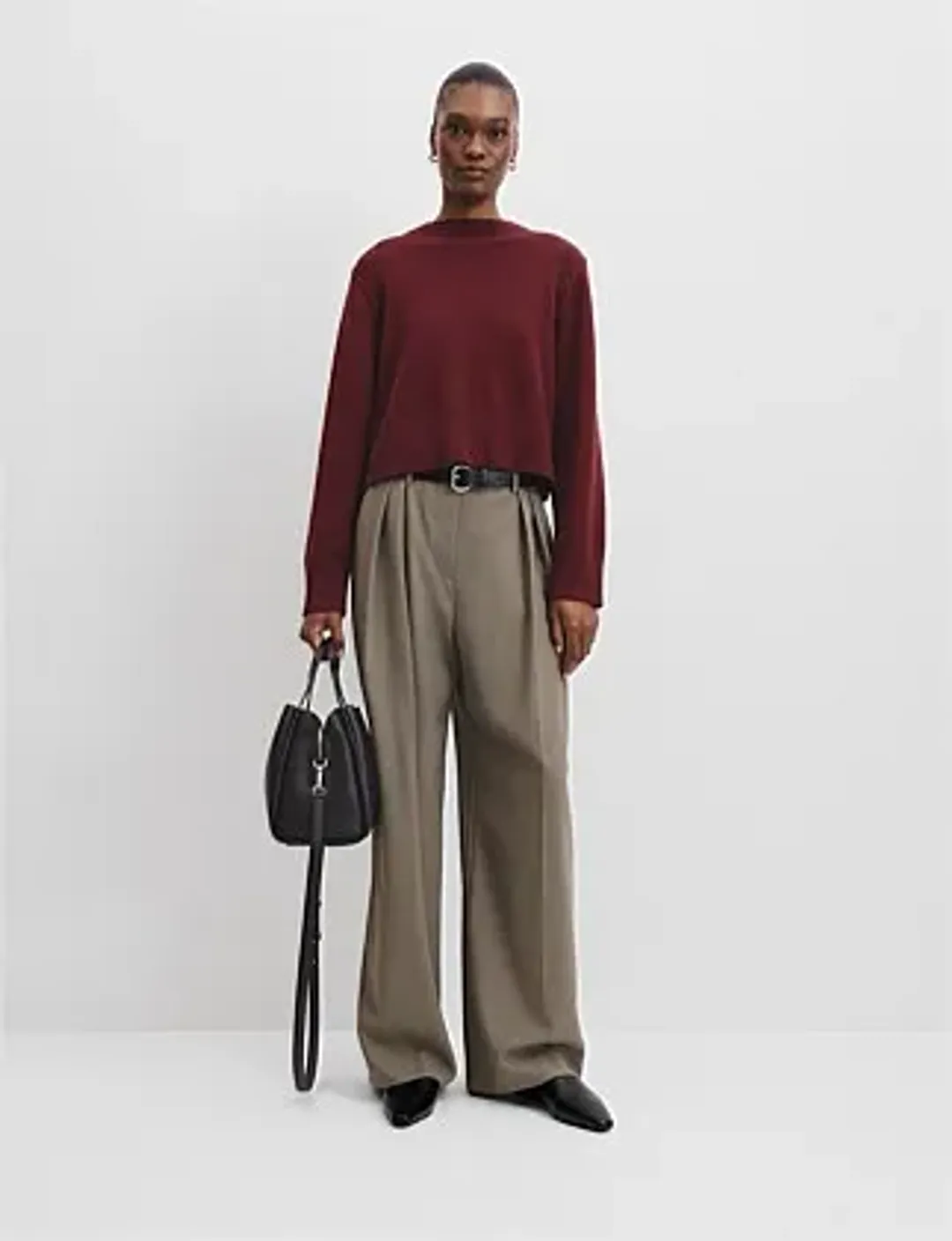 Country Road Organically Grown Cotton Blend Crop Crew Neck Knit Size 16/XL for rent on The Volte - main image