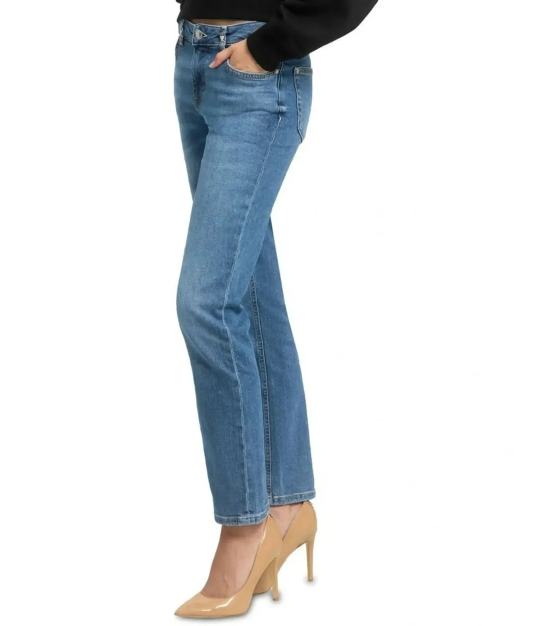 Guess Brooklyn Jeans in Simplicity Size L / AU 12 for rent on The Volte - main image