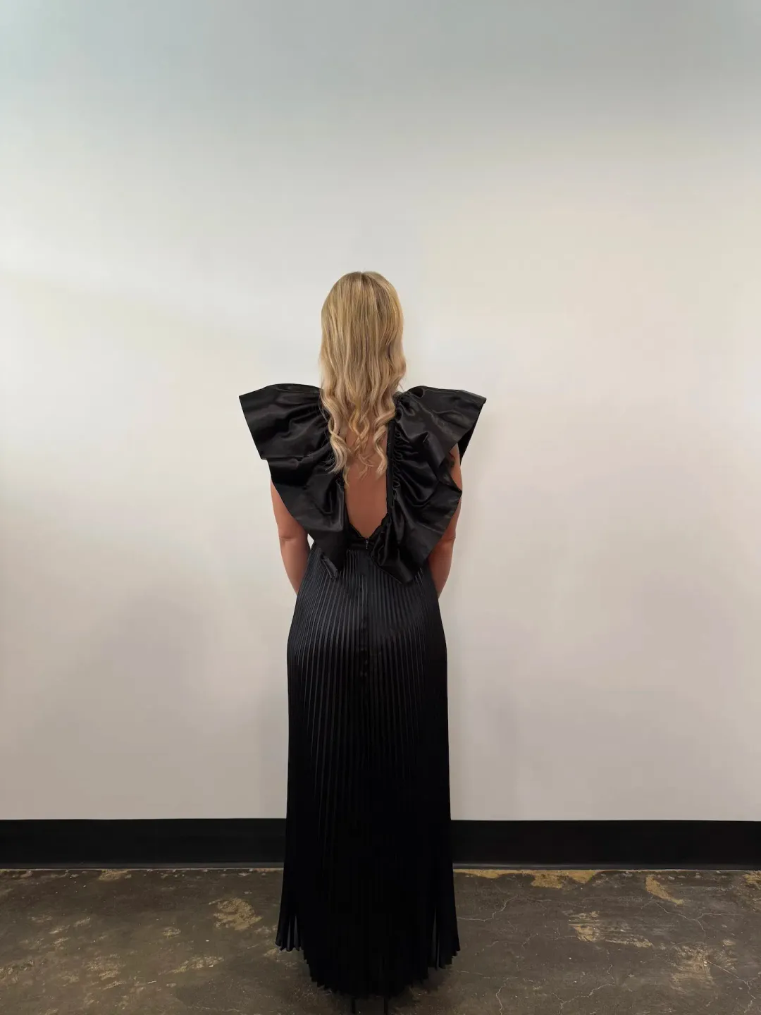 L'Idee Woman Ventoux Gown Noir Black Size 10 for rent on The Volte - main image