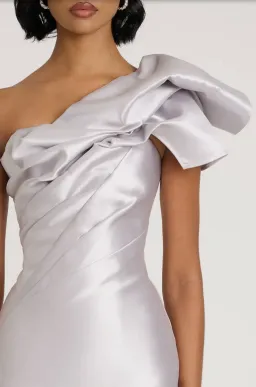Eliya The Label Ashton Gown Silver Size S / AU 8 for rent on The Volte - image 6