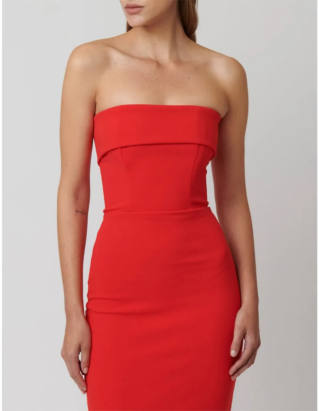 EFFIE KATS MONROE STRAPLESS CREPE FLOOR LENGTH GOWN RED M/10 AU for rent on The Volte - main image