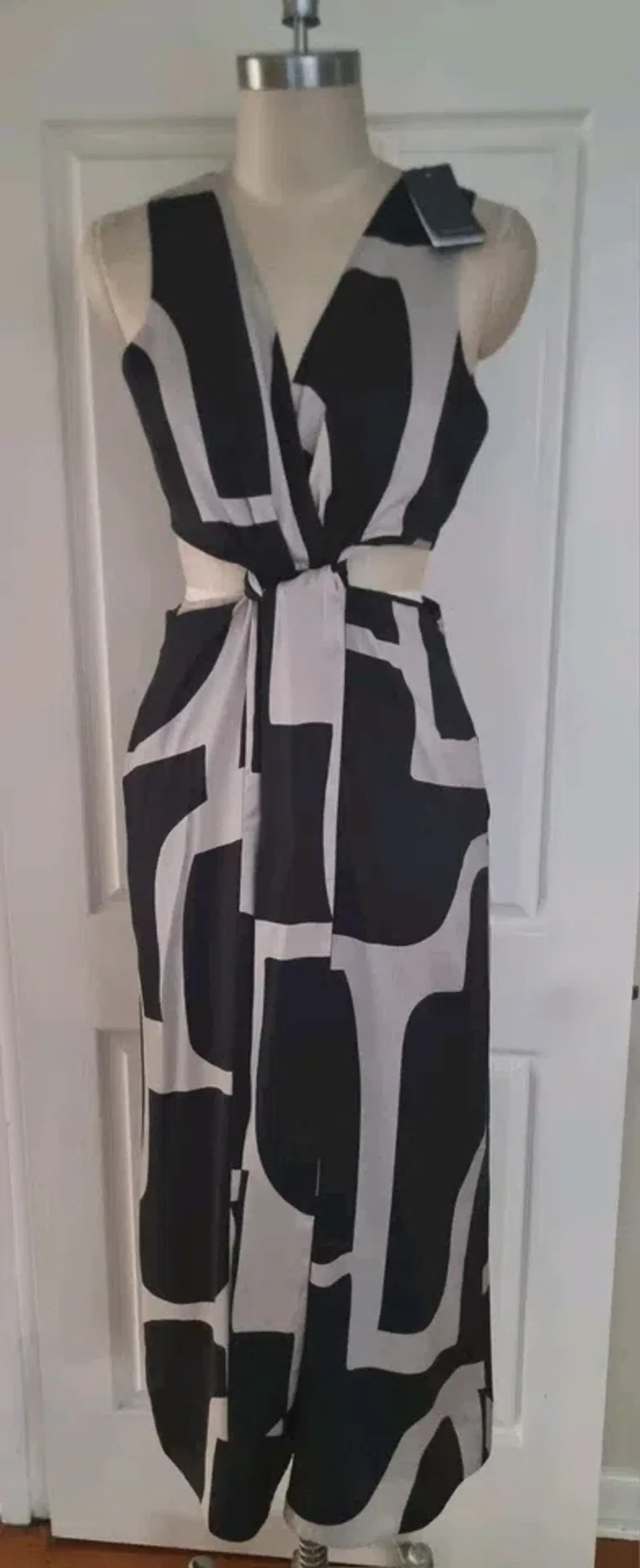 COUNTRY ROAD Print Column Maxi Dress in Stone Geo Print Size 12 - - Black & Stone Golden Brown for rent on The Volte - main image
