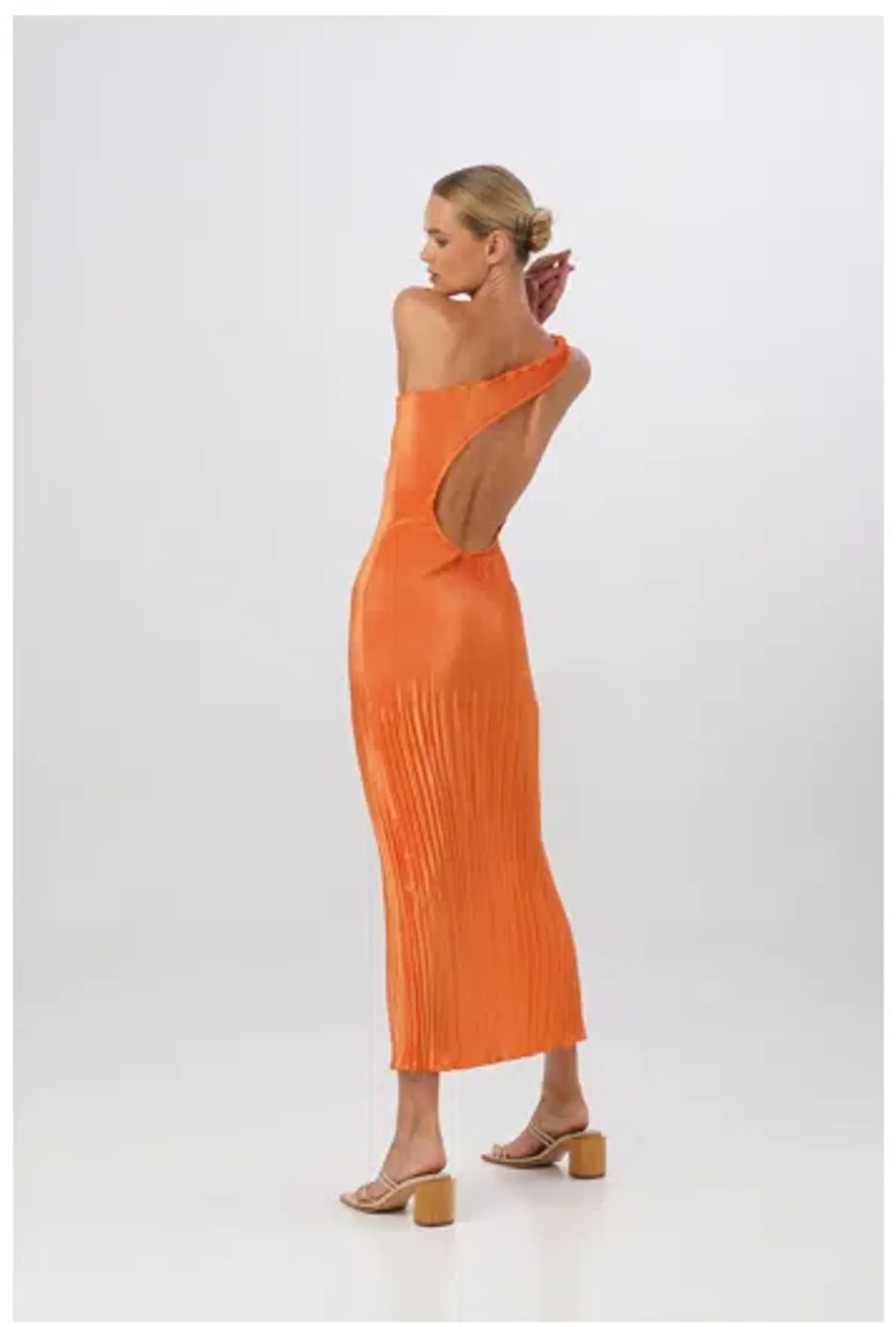 L'Idee Naomi Gown Orange Size 6 for rent on The Volte - main image