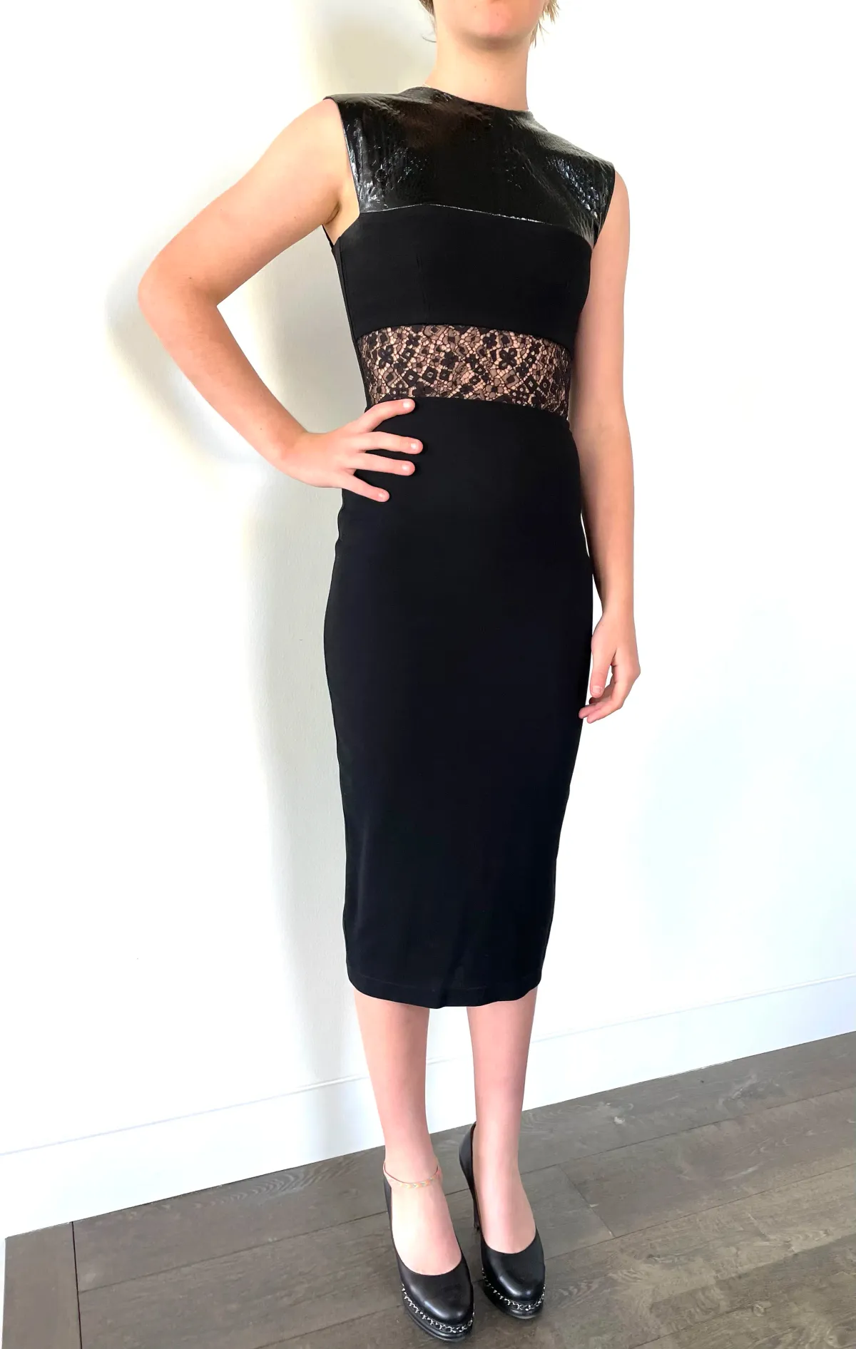 Alex Perry Sleeveless Dress Black Size 6 for rent on The Volte - main image