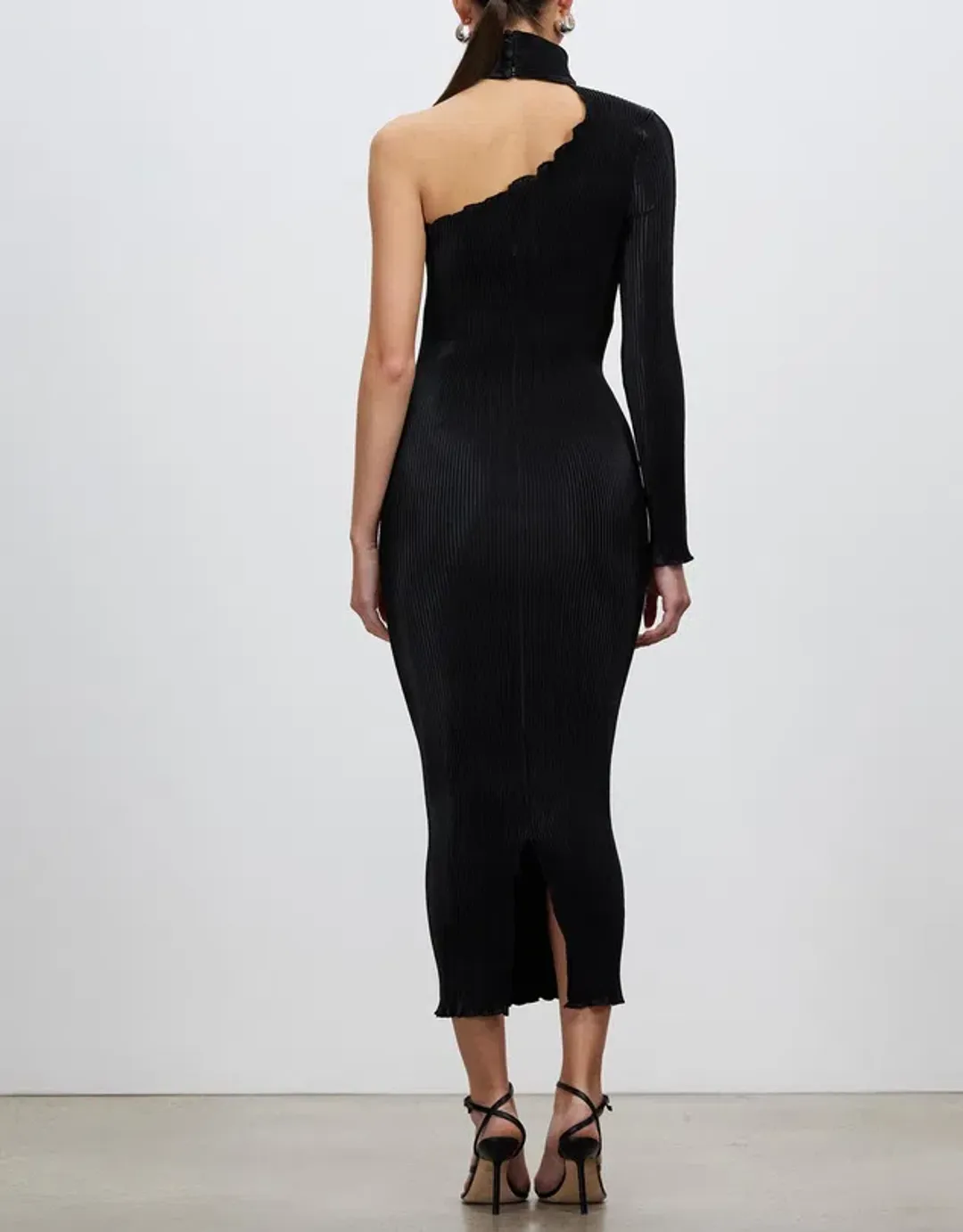 L’Idee Soireé 90’s Sleeved Gown in Black Size 6 for rent on The Volte - main image