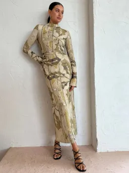 Camilla and Marc Kyha Midi Dress Print Size 8 for rent on The Volte - image 2