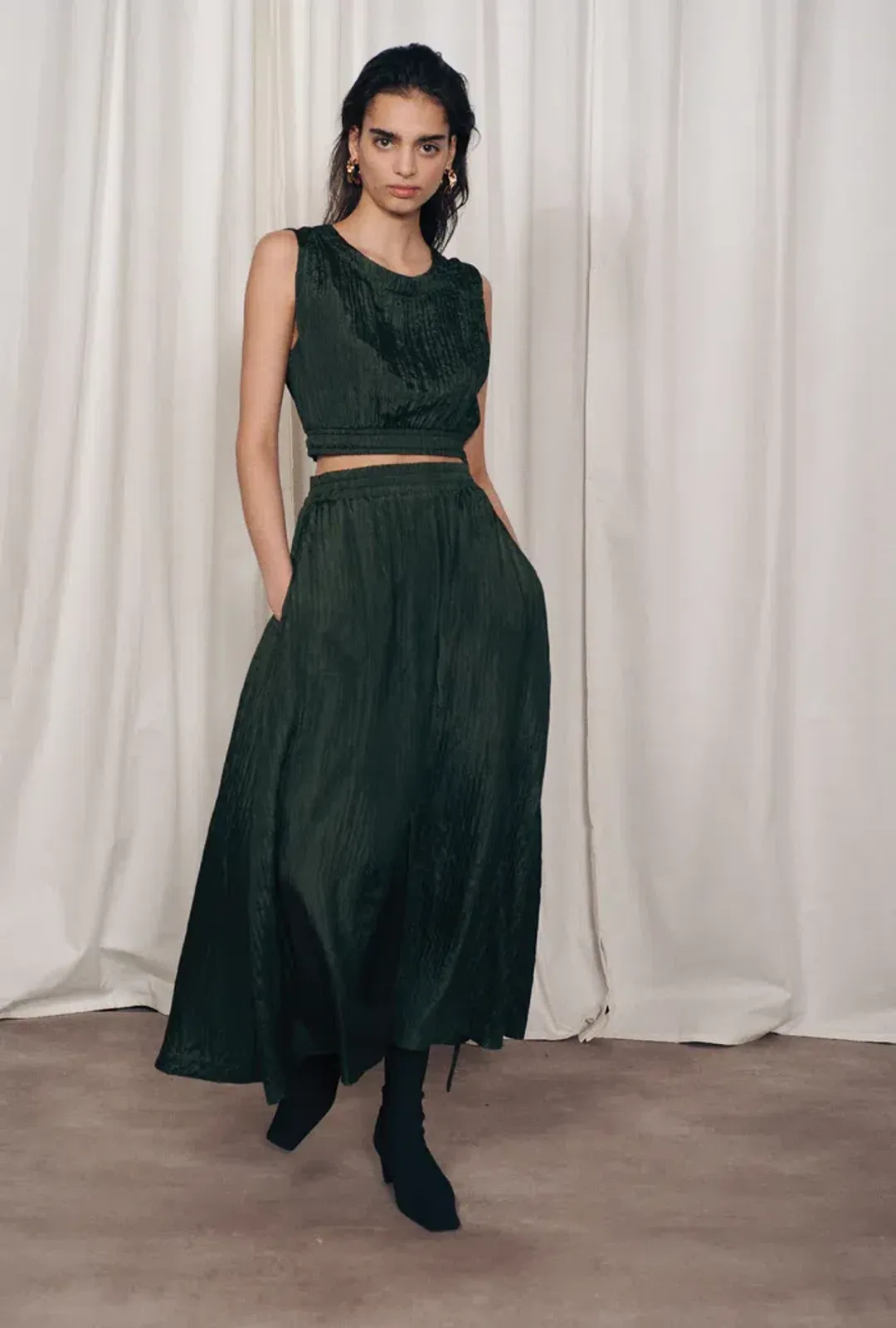 Silk Laundry Crinkle Sleeveless Crop Top Cedar Green Size AU 8  for rent on The Volte - main image