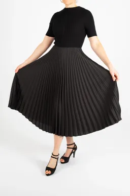 Hugo Boss Plissé Pleats Dress with Knitted Top Black Size M for rent on The Volte - image 2