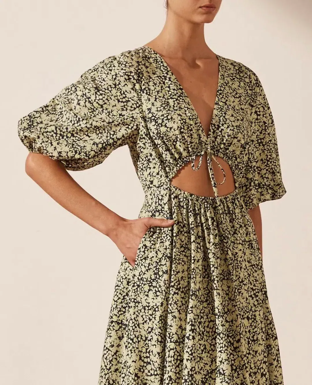 Shona Joy Tracey Short Sleeve Cut Out Midi Dress Tracey Print Size 14 for rent on The Volte - main image