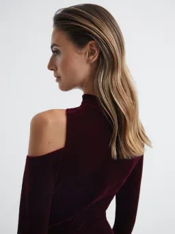 Reiss Tatiana Velvet Cut-out Shoulder Dress Black Size AU 6 for rent on The Volte - image 5