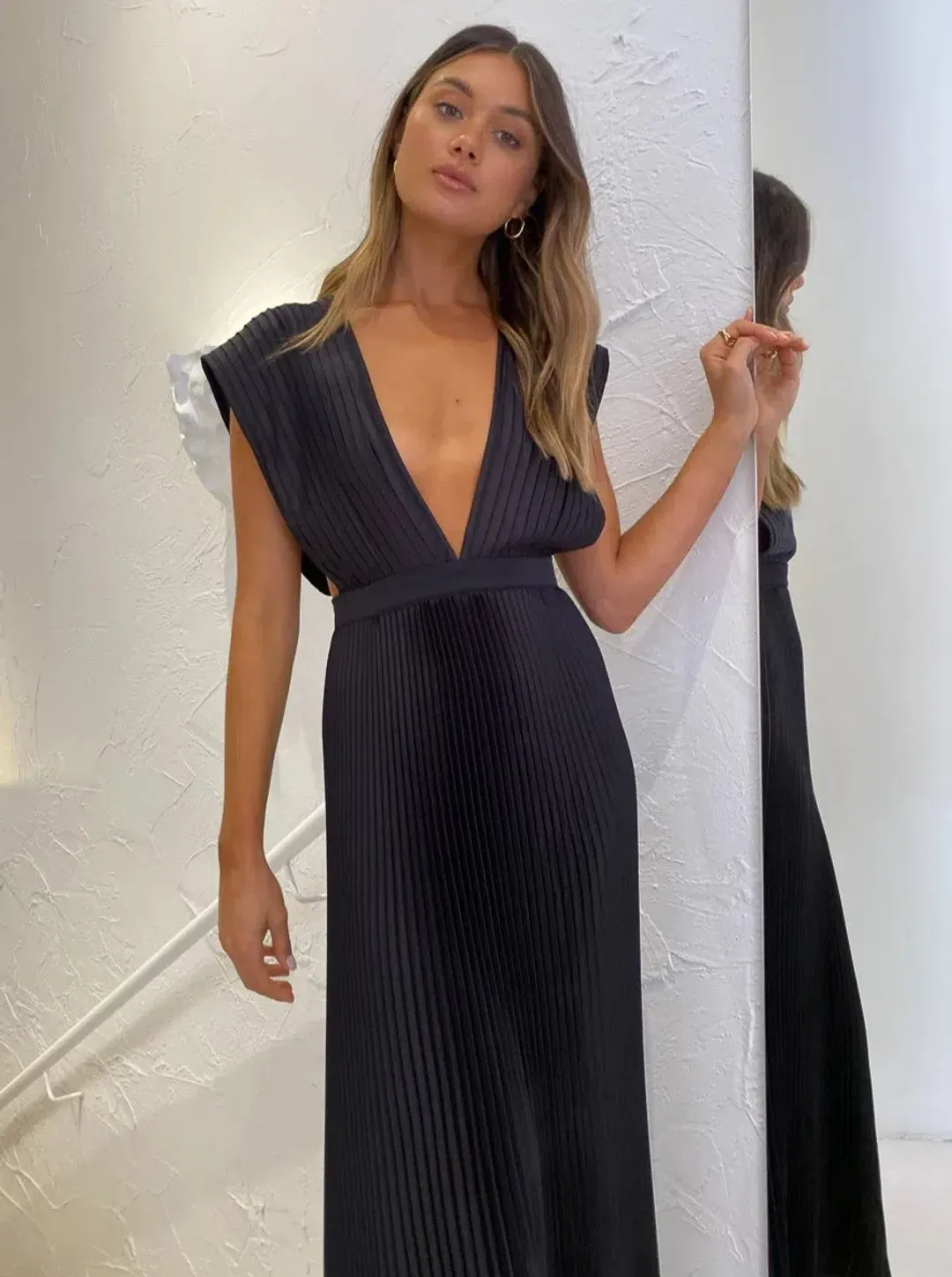L’Idee Gala Gown in Noir Black Size 8 for rent on The Volte - main image
