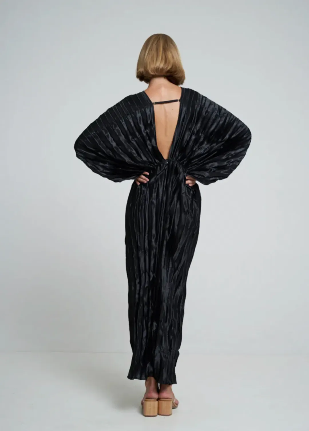 L’Idee Deluxe Gown Black Size 14 for rent on The Volte - main image