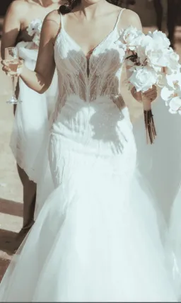 Badgley Mischka Esther Wedding Dress Ivory Size 8 for rent on The Volte - image 3