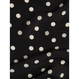 Réalisation Par The Violette Black & White Spot Size S/Au 8 for rent on The Volte - image 3