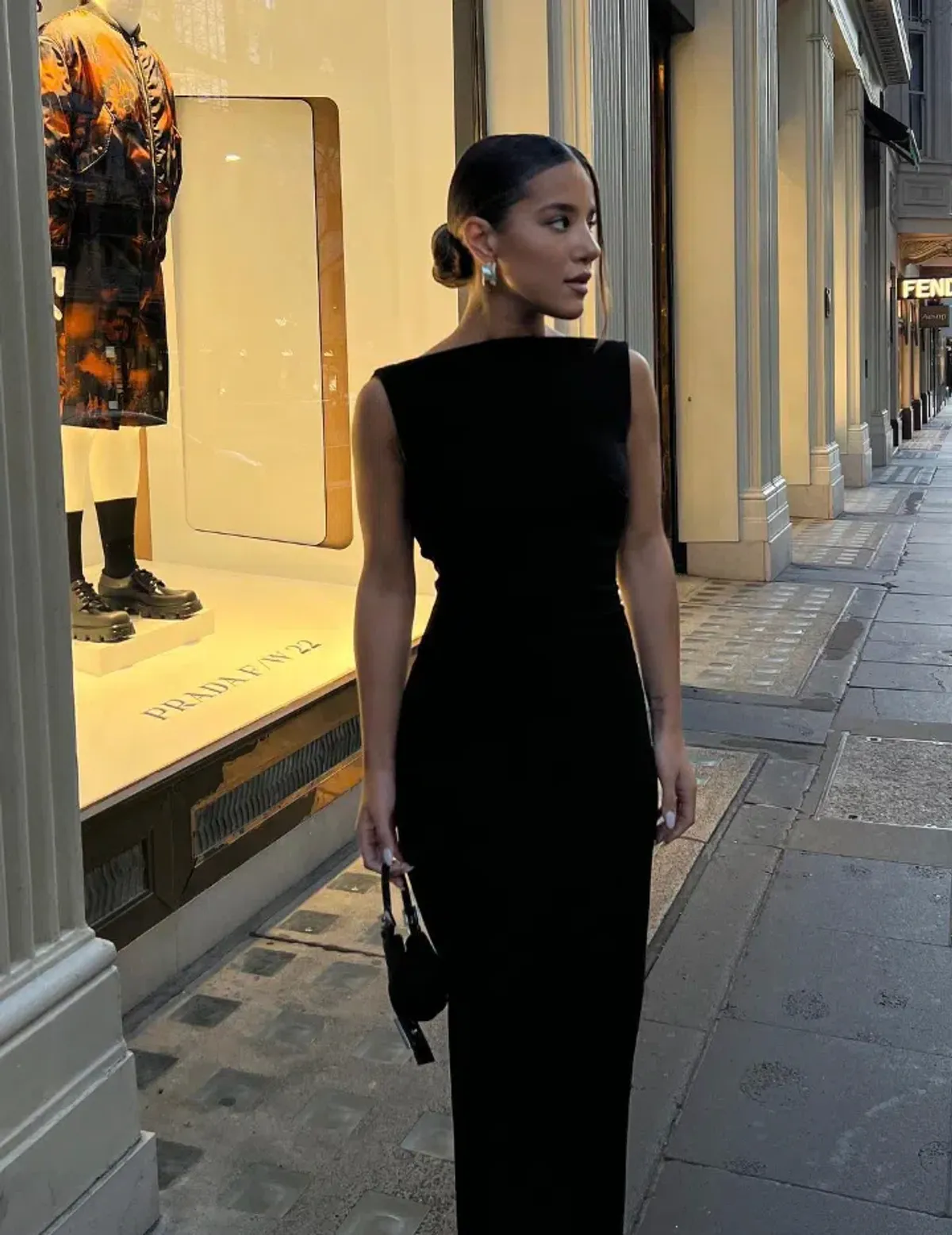 Effie Kats Verona Gown Black Size 14 - Image 4