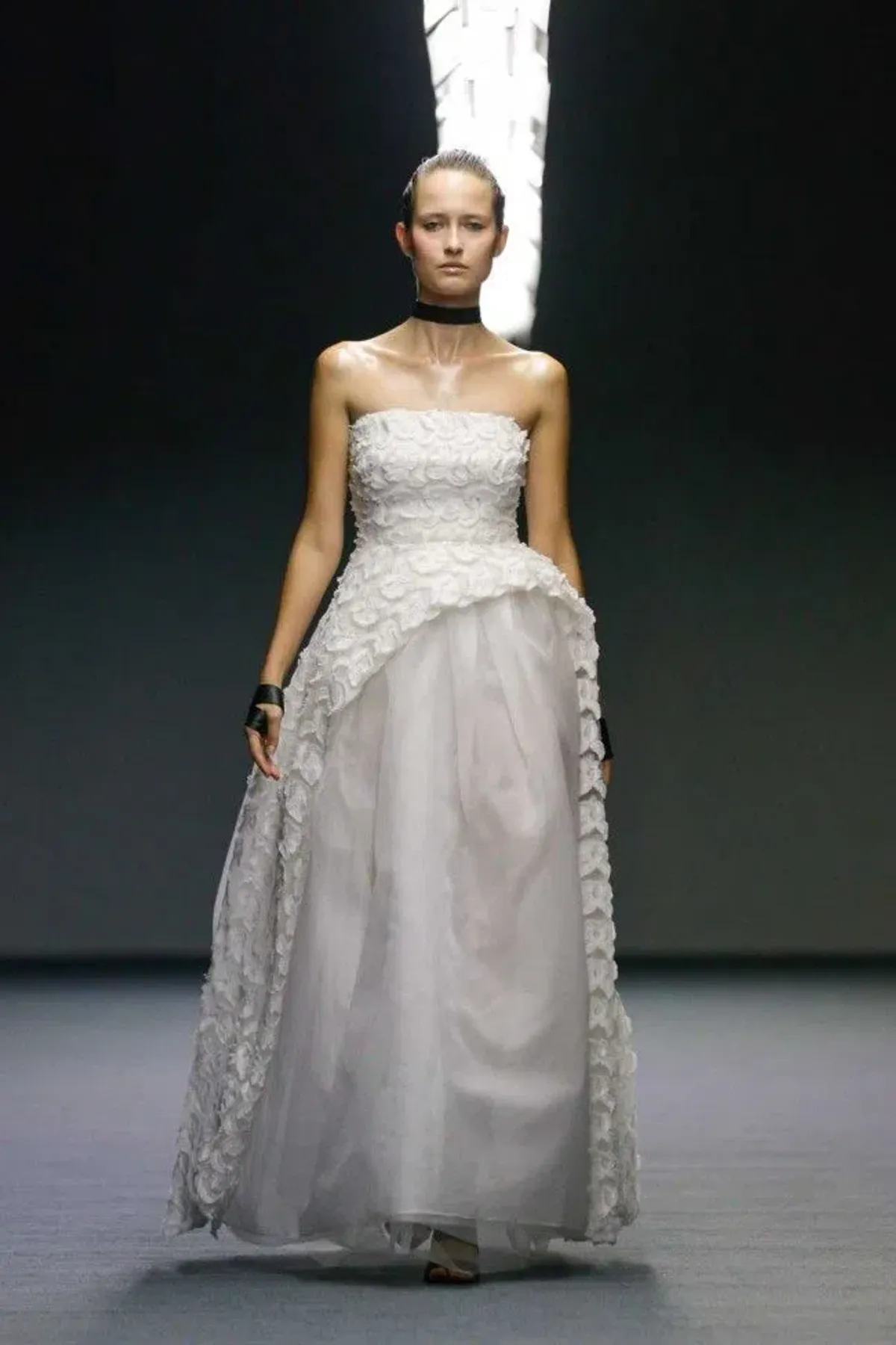 Carla Zampatti Orchid Strapless Flora Lace Wedding Dress White Size 6 - Image 1