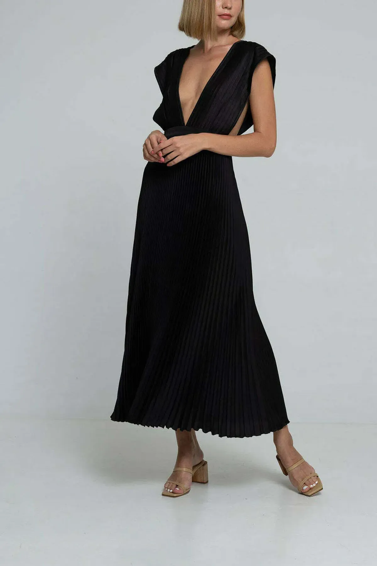 L’idée Gala Gown Black Size 8 - Image 1