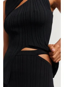 Henne Romee Knit Set in Black Size AU 8 for rent on The Volte - image 3