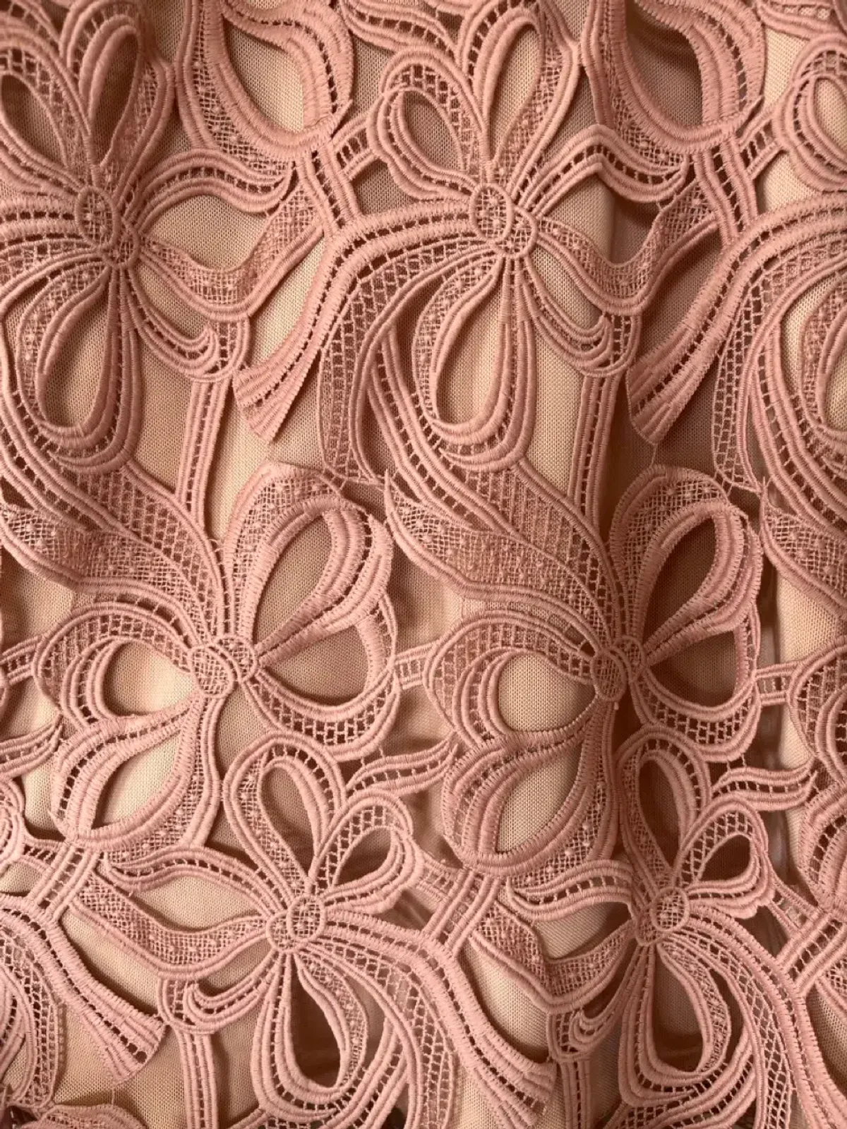 Elliatt Sight Embroidery Cold Shoulder Midi Dress Chalk Pink Size L / AU 12 - Image 5
