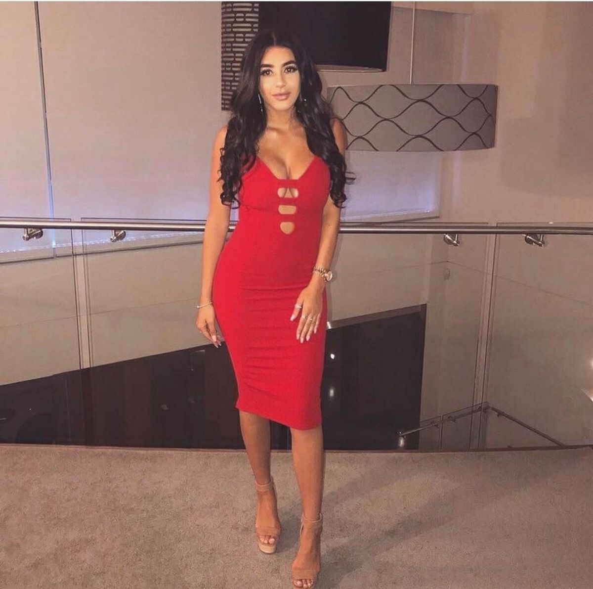 That red dress - Image 1