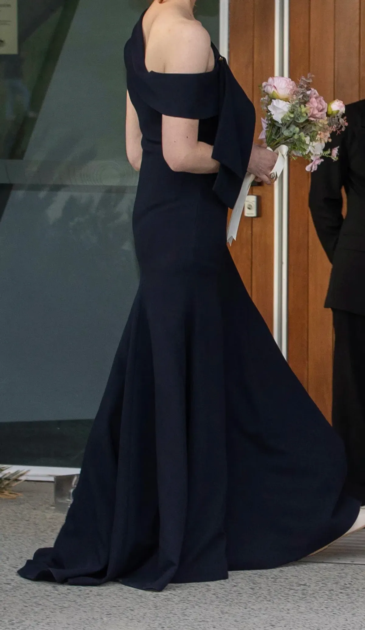 Carla Zampatti Crepe Fascia Asymmetrical Floor Length Gown Navy Size 8 - Image 6
