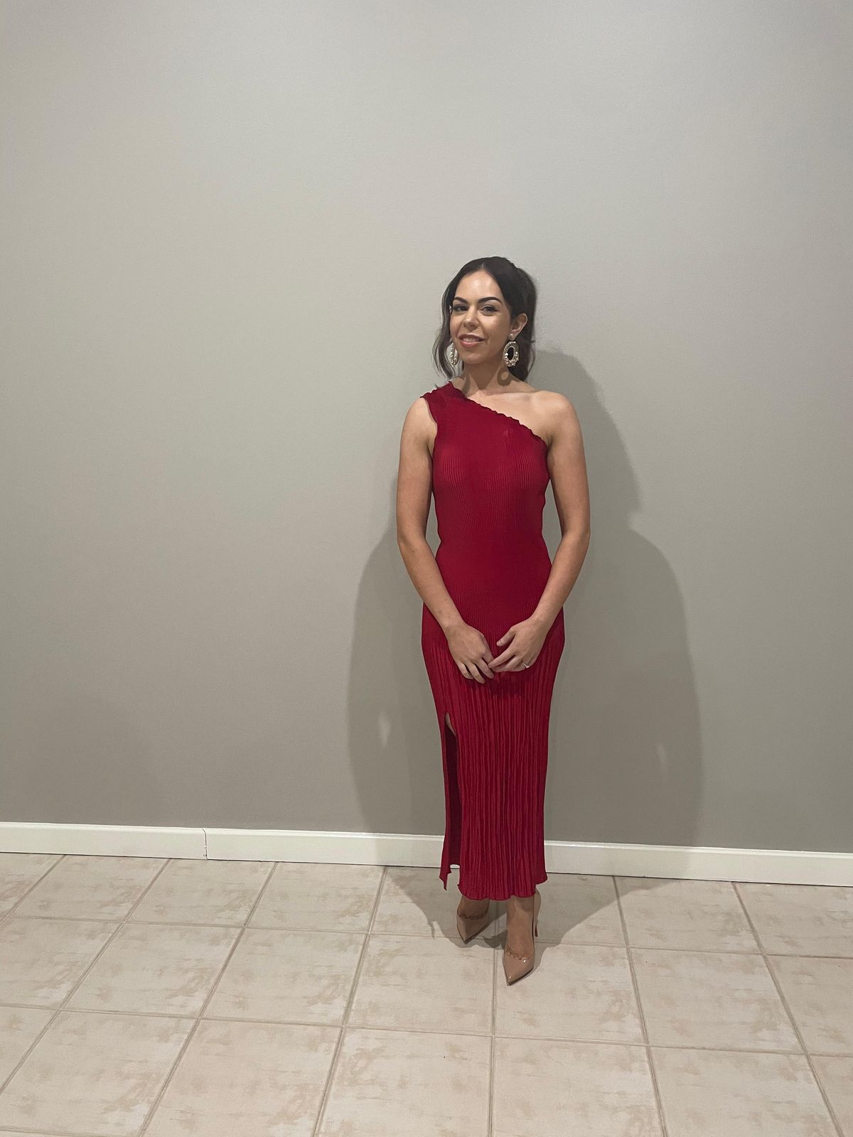 L’IDEE soirée pleaded one shoulder dress RED - Image 3
