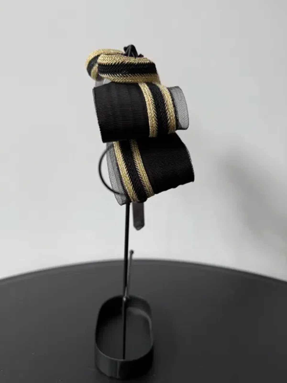 Mimco Headpiece Fascinator Black and Gold One Size - Image 4