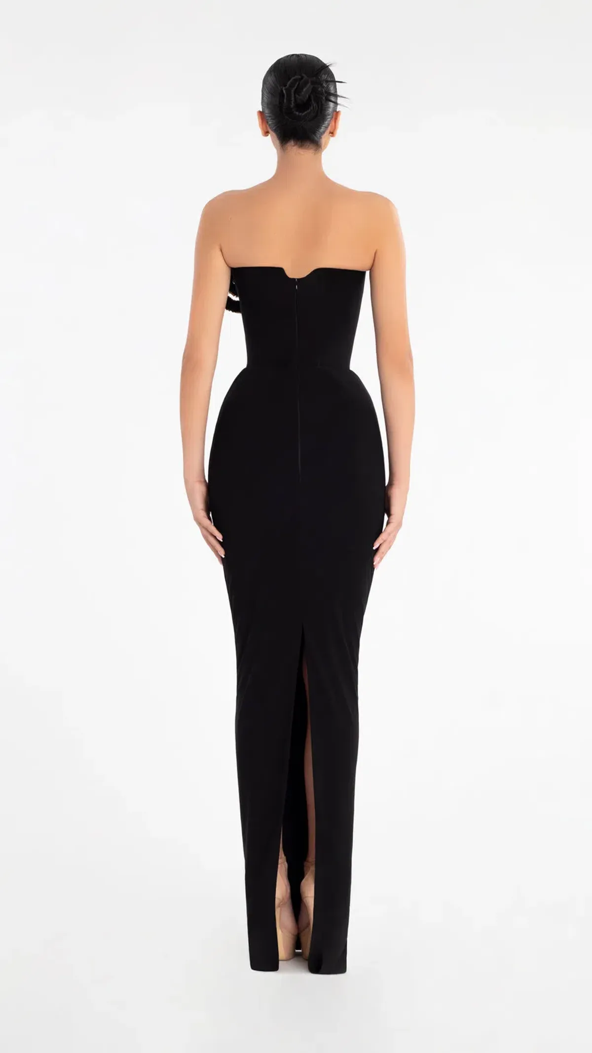 Albina Dyla Evening Dress Black with Gold Embellishment Size 8 - Image 3