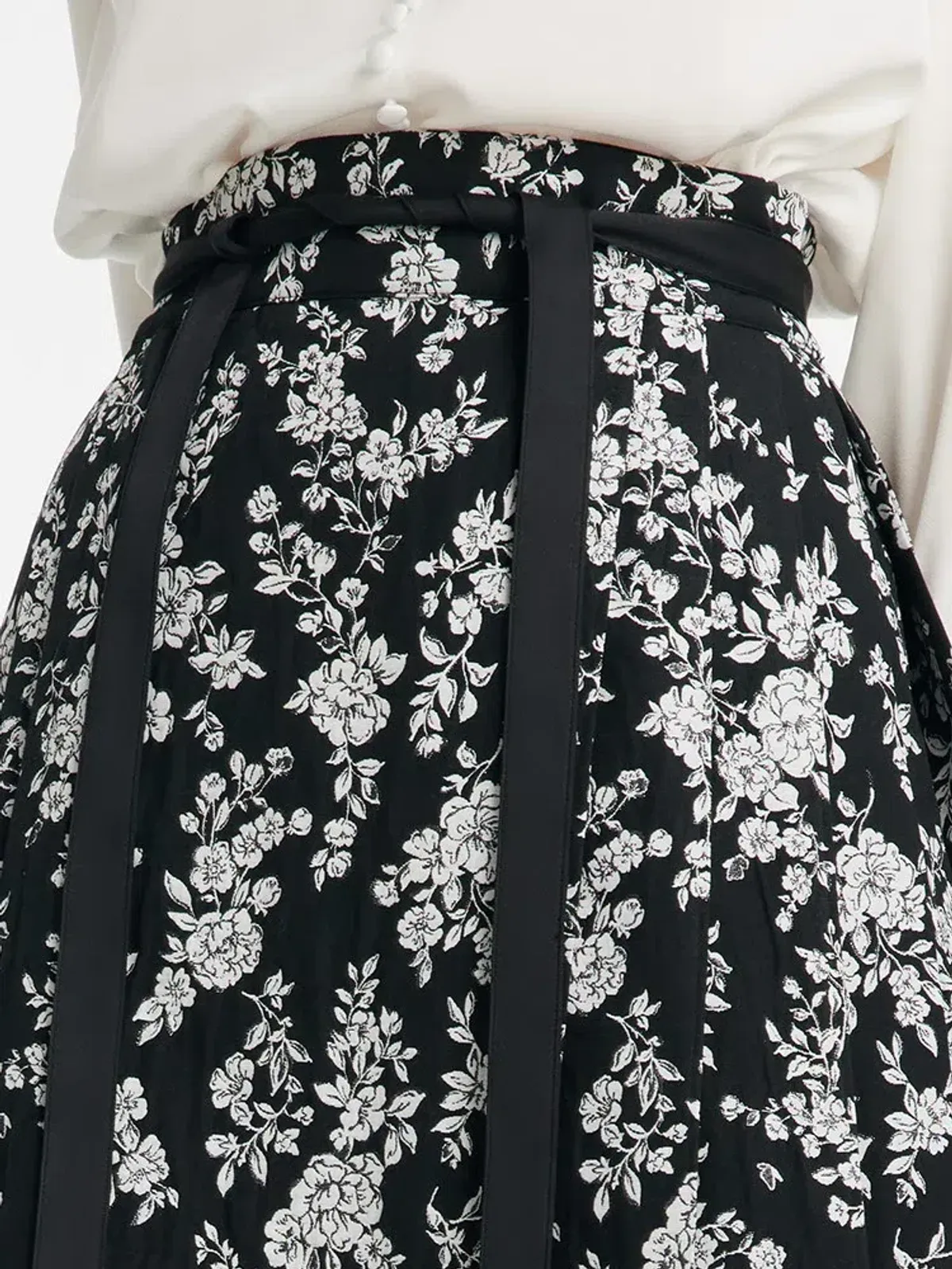 Camellia Jacquard Pleated Women Mamianqun With Bottomed Skirt - Image 5