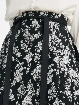 Camellia Jacquard Pleated Women Mamianqun With Bottomed Skirt for rent on The Volte - image 5