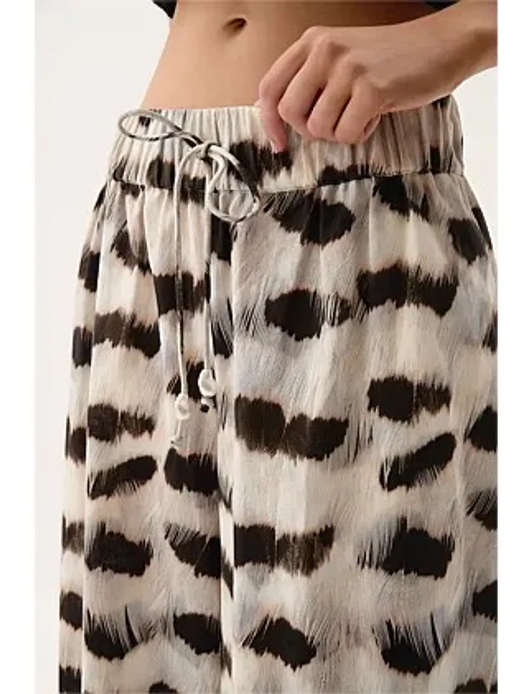 AJE Airlie Relaxed Pants Light Plume Size 10 for rent on The Volte - main image