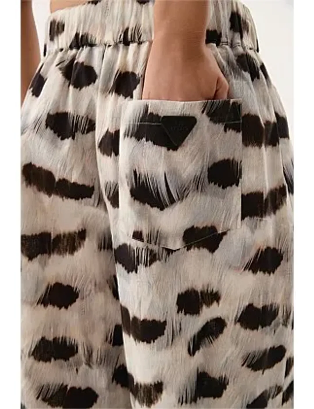 AJE Airlie Relaxed Pants Light Plume Size 10 for rent on The Volte - main image