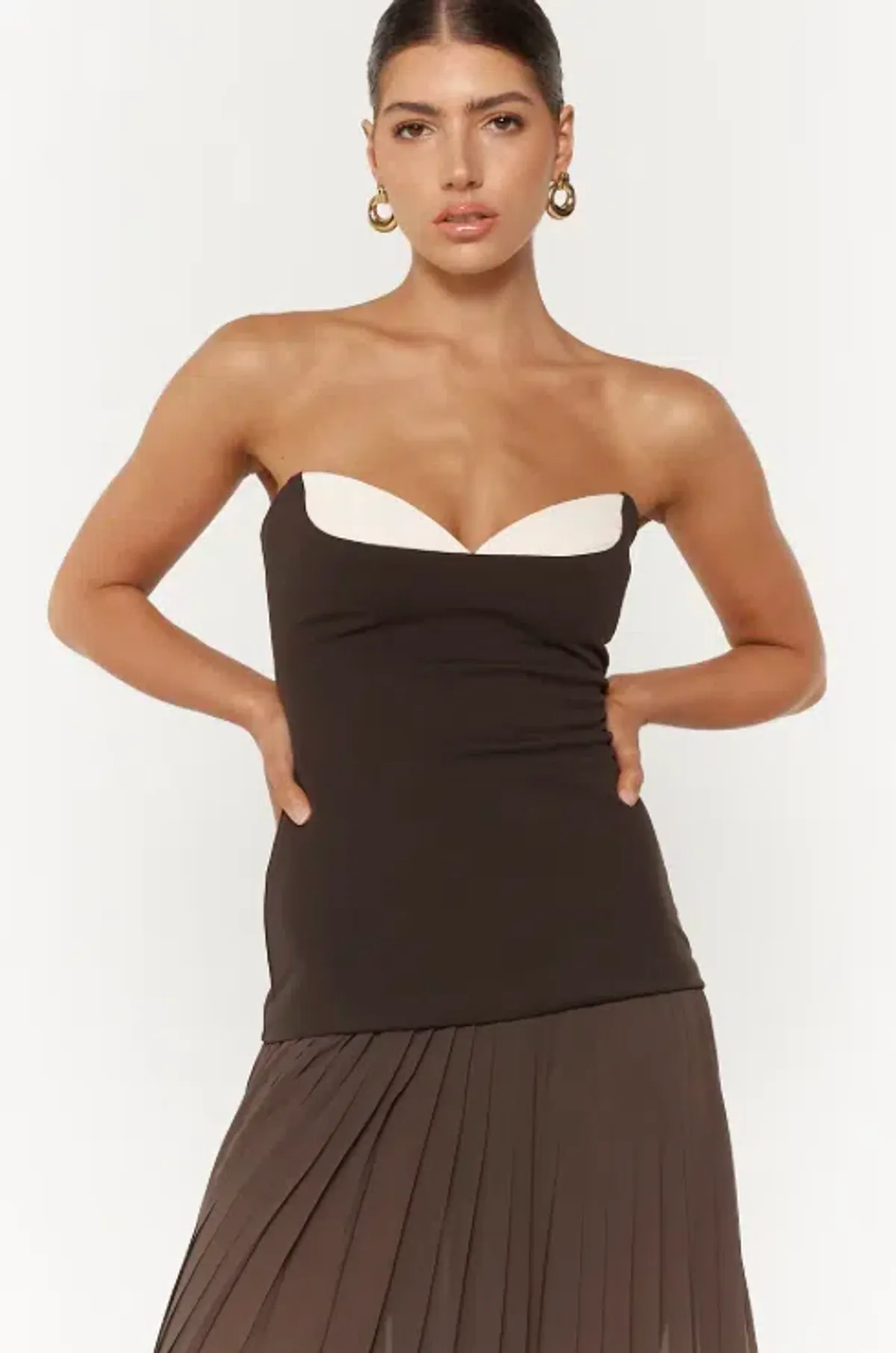 She is Olla Nicolette Maxi in Espresso Size 6 - Image 4