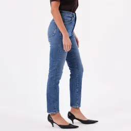 Neuw Denim Lola Mom Iris Jeans Indigo Size 8/S for rent on The Volte - image 3
