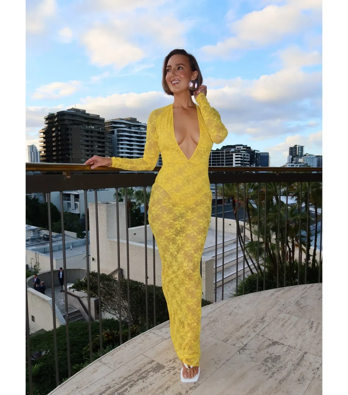Alex Perry Long Sleeve Halter Column in Lace Yellow Size AU 8 - Image 3