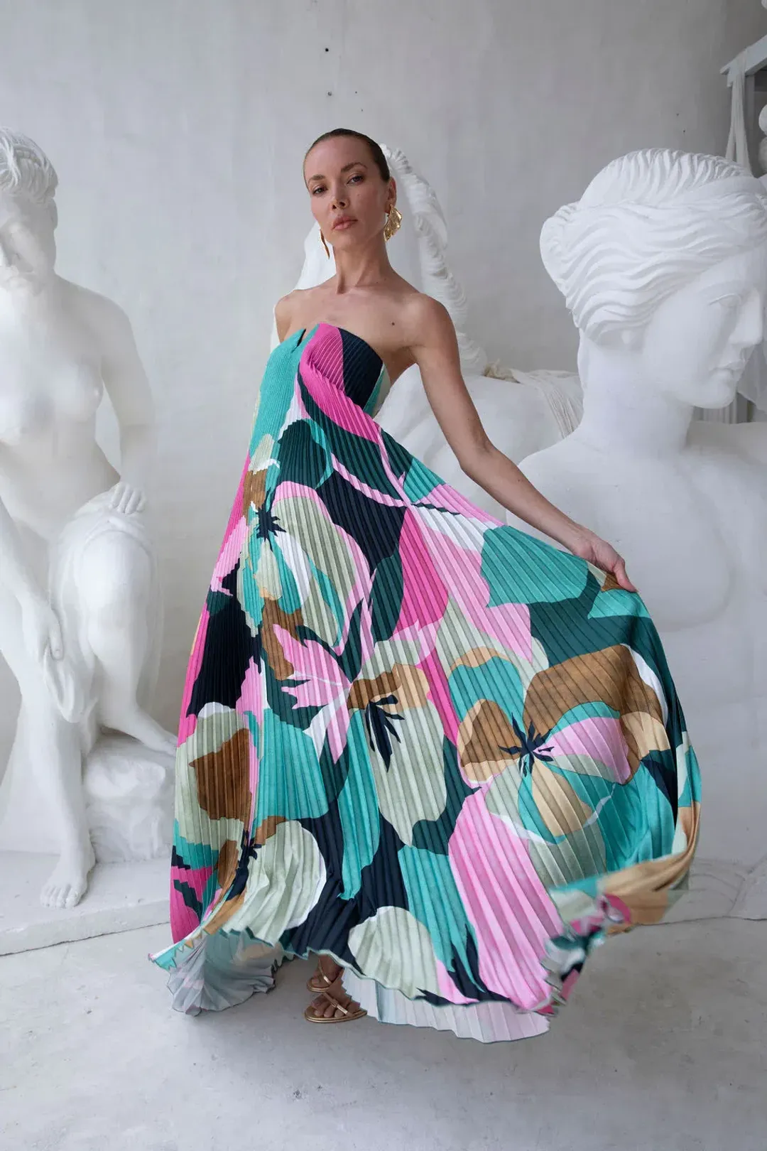 L'idée Black Tie Gown Green Calypso multicoloured size 6 for rent on The Volte - main image