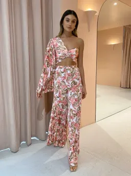 Significant Other Simone Set In Pink Sangria Floral - Size 8 for rent on The Volte - image 1