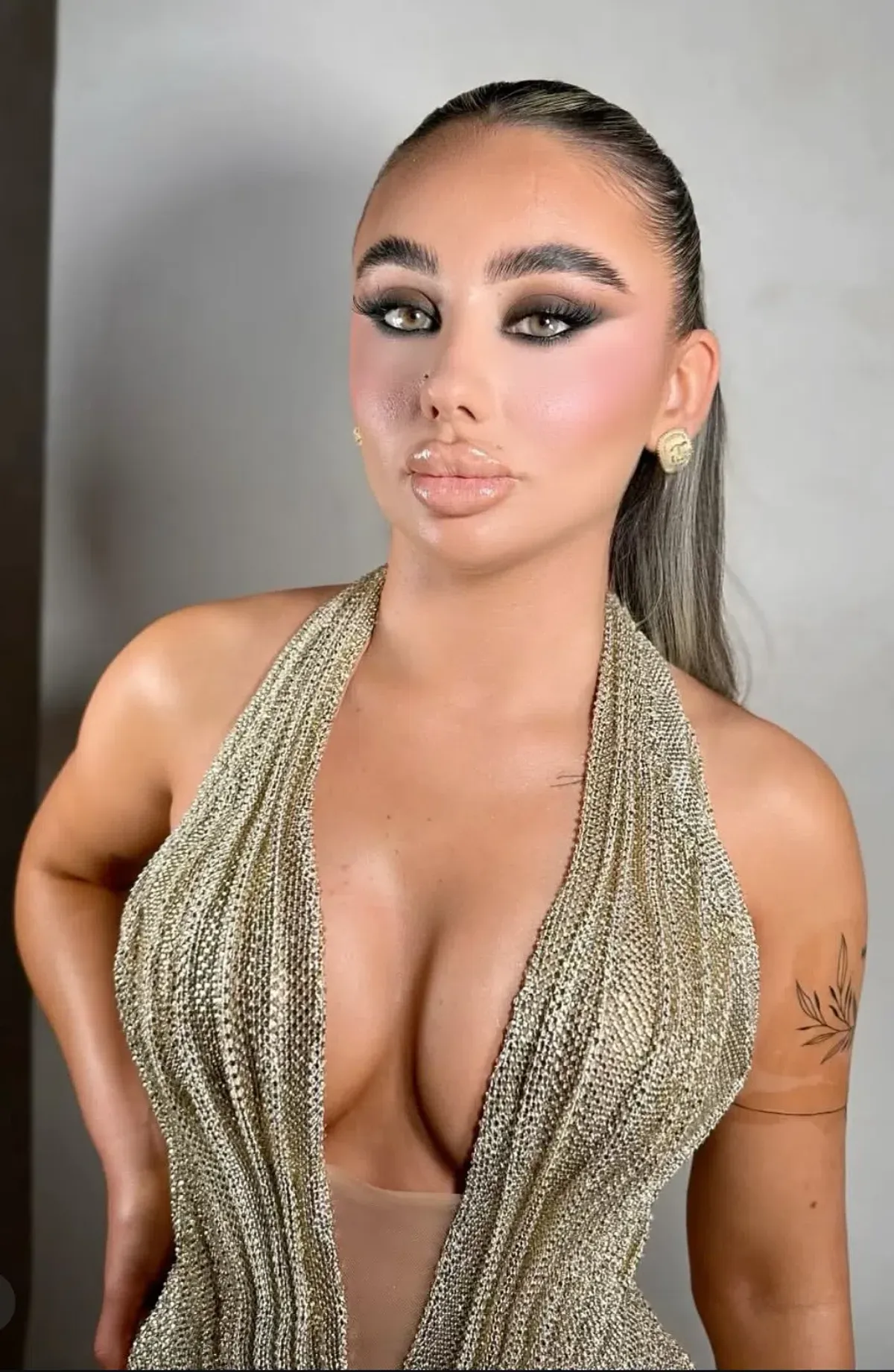 Valaqorri custom gold dress size 8 - Image 2